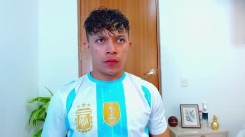 Snapshot of lucas_luxx1 chatting on February 19, 12:23 pm Lucas Luxx online show from February 19, 12:23 pm