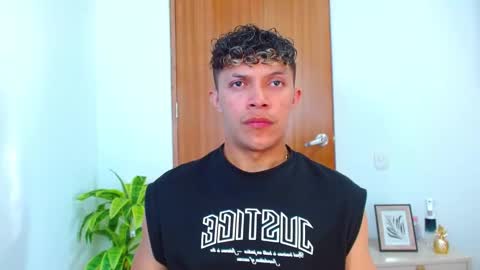 Snapshot of lucas_luxx1 chatting on February 20, 1:22 pm Lucas Luxx online show from February 20, 1:22 pm