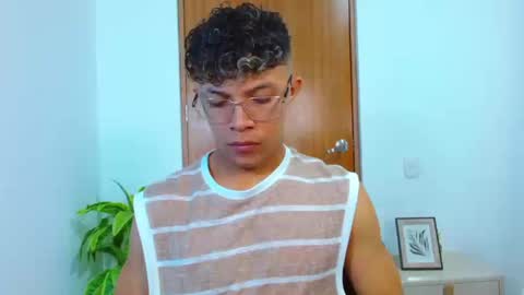 Snapshot of lucas_luxx1 chatting on February 23, 12:57 pm Lucas Luxx online show from February 23, 12:57 pm