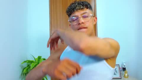 Snapshot of lucas_luxx1 chatting on February 24, 6:17 pm Lucas Luxx online show from February 24, 6:17 pm