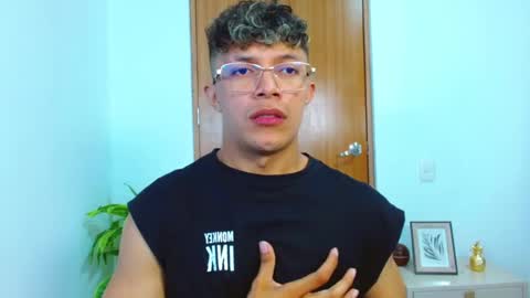 Snapshot of lucas_luxx1 chatting on February 25, 4:49 pm Lucas Luxx online show from February 25, 4:49 pm