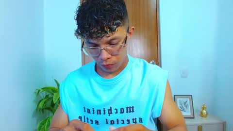 Snapshot of lucas_luxx1 chatting on February 27, 1:00 pm Lucas Luxx online show from February 27, 1:00 pm
