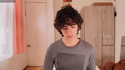 lucas_xo online show from November 22, 9:25 pm