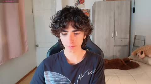 lucas_xo online show from December 18, 1:55 am