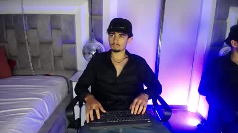 lucasthomson_ online show from June 23, 4:10 am
