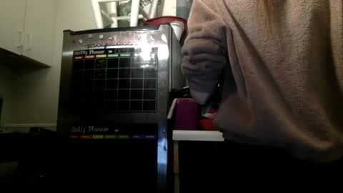 Snapshot of luci_layne chatting on April 6, 6:53 pm Luci Layne online show from April 6, 6:53 pm