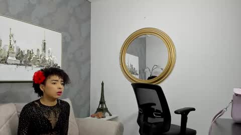 Snapshot of lucia_janne chatting on November 10, 8:30 pm Lucla online show from November 10, 8:30 pm