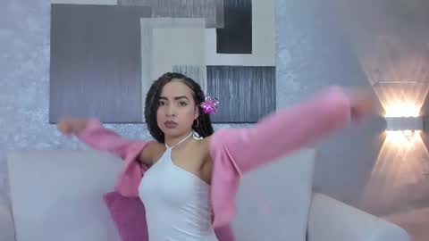Snapshot of lucia_janne chatting on June 9, 8:53 pm Lucla online show from June 9, 8:53 pm