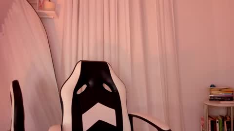 Lucia online show from January 11, 7:05 pm