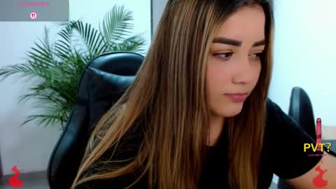 Snapshot of lucia_star_ chatting on March 4, 9:32 pm lucia star online show from March 4, 9:32 pm