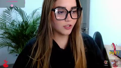 Snapshot of lucia_star_ chatting on March 14, 11:32 pm lucia star online show from March 14, 11:32 pm