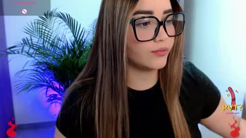 Snapshot of lucia_star_ chatting on March 27, 11:15 pm lucia star online show from March 27, 11:15 pm
