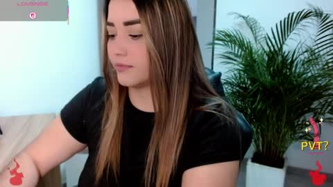 Snapshot of lucia_star_ chatting on April 6, 2:29 pm lucia star online show from April 6, 2:29 pm