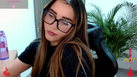Snapshot of lucia_star_ chatting on April 10, 11:31 pm lucia star online show from April 10, 11:31 pm