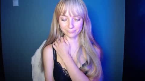 Lucy online show from September 25, 7:39 pm