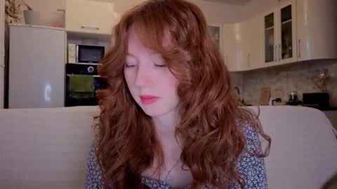 Lucia online show from September 25, 4:00 pm