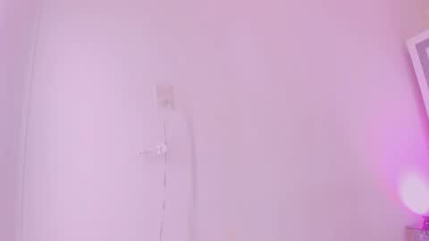 Snapshot of luciagray chatting on May 20, 11:11 pm Lucia Gray online show from May 20, 11:11 pm