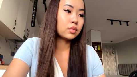 Snapshot of lucialostroh chatting on October 13, 11:10 am Kira online show from October 13, 11:10 am