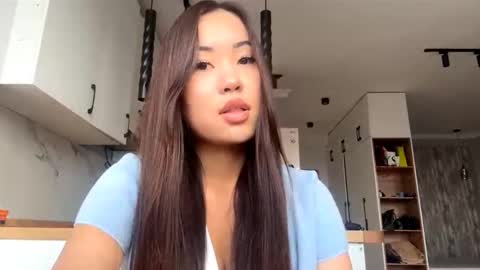 Snapshot of lucialostroh chatting on October 22, 9:20 am Kira online show from October 22, 9:20 am