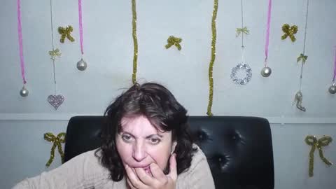 Snapshot of luciami chatting on December 18, 9:08 pm LuciaMi online show from December 18, 9:08 pm