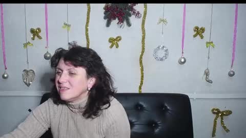 Snapshot of luciami chatting on December 25, 4:54 am LuciaMi online show from December 25, 4:54 am