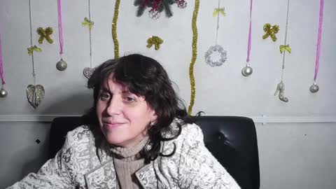 Snapshot of luciami chatting on December 27, 4:15 am LuciaMi online show from December 27, 4:15 am