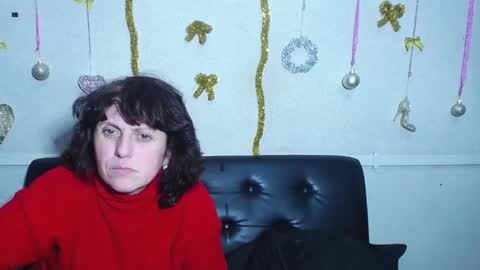 Snapshot of luciami chatting on December 28, 5:02 am LuciaMi online show from December 28, 5:02 am