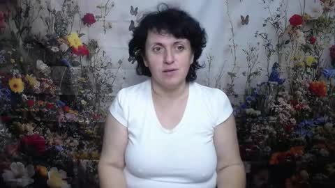 Snapshot of luciami chatting on October 12, 5:06 am LuciaMi online show from October 12, 5:06 am