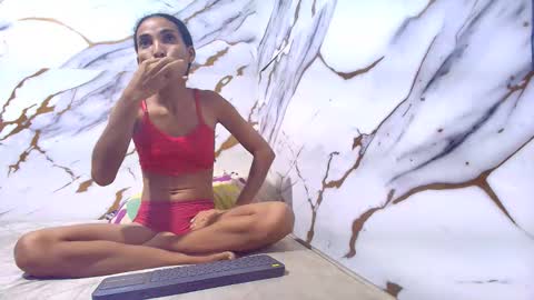 Snapshot of luciana_daza chatting on May 15, 2:07 am Luciana online show from May 15, 2:07 am