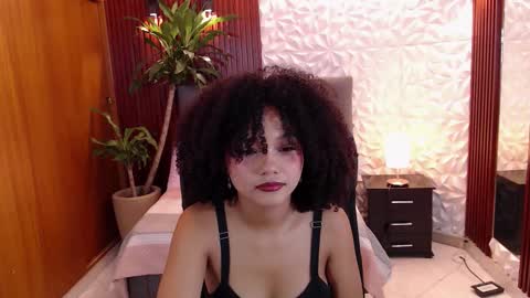 Snapshot of luciana_mj1 chatting on February 9, 11:25 am LUCIANA online show from February 9, 11:25 am