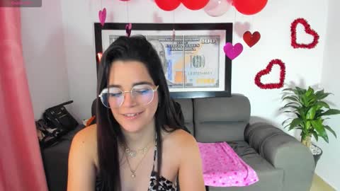 Snapshot of lucianamoreau_ chatting on February 17, 11:55 pm Luciana M online show from February 17, 11:55 pm