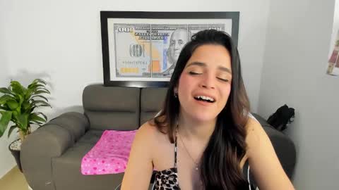 Snapshot of lucianamoreau_ chatting on March 4, 9:10 pm Luciana M online show from March 4, 9:10 pm