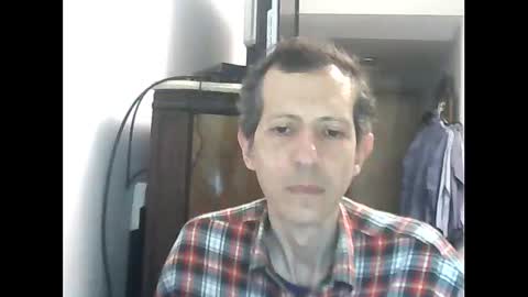 Snapshot of lucianoaxel chatting on December 6, 1:40 am Luciano online show from December 6, 1:40 am