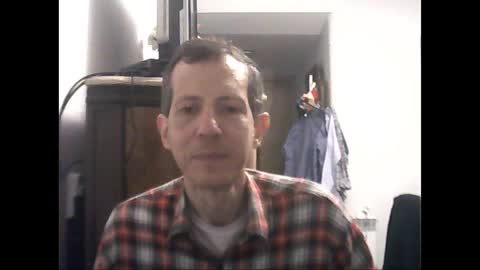 Snapshot of lucianoaxel chatting on December 16, 1:21 am Luciano online show from December 16, 1:21 am