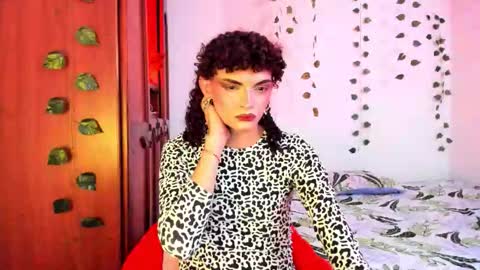 Snapshot of lucianromeo17 chatting on October 8, 3:37 am Lucy or Lucian 3 Come to my social Links3 online show from October 8, 3:37 am