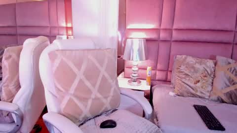  lucia wallace  online show from February 15, 6:44 am