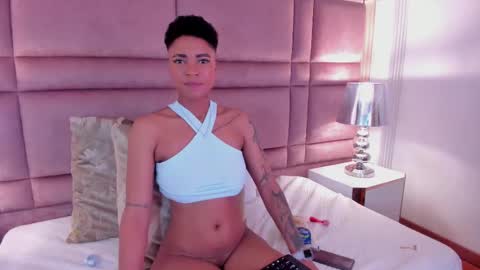  lucia wallace  online show from March 7, 11:27 pm