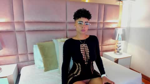  lucia wallace  online show from September 15, 10:43 pm