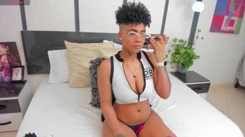  lucia wallace  online show from November 28, 11:40 pm