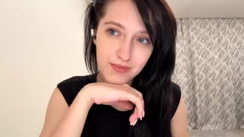 Snapshot of lucibeveridge chatting on October 28, 4:09 pm Mary online show from October 28, 4:09 pm