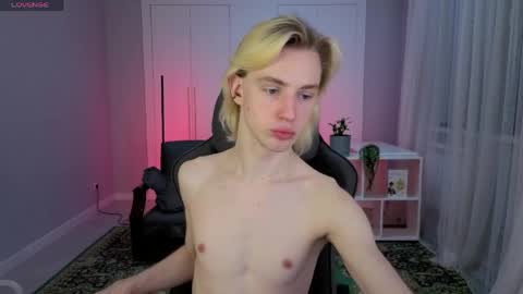 Snapshot of lucidangelok chatting on May 4, 11:17 am Angelok online show from May 4, 11:17 am