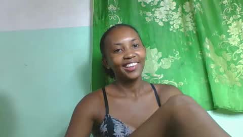 Snapshot of lucie196645 chatting on April 18, 7:58 pm lucie196645 online show from April 18, 7:58 pm