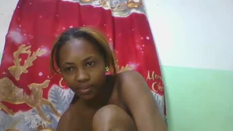 Snapshot of lucie196645 chatting on May 23, 7:02 am lucie196645 online show from May 23, 7:02 am