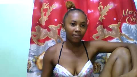 Snapshot of lucie196645 chatting on June 7, 5:33 am lucie196645 online show from June 7, 5:33 am