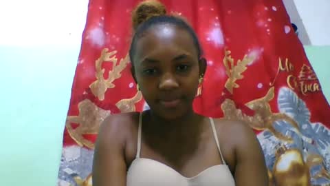Snapshot of lucie196645 chatting on June 13, 6:22 am lucie196645 online show from June 13, 6:22 am