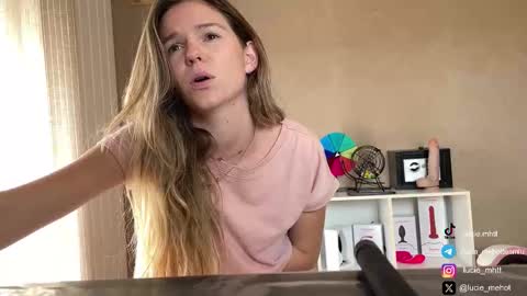 Snapshot of lucie_hot chatting on September 22, 1:02 pm Lucie hot follow me on online show from September 22, 1:02 pm