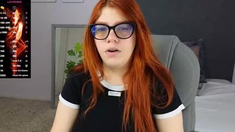 Snapshot of lucie_nicolls chatting on January 3, 7:29 pm Lucie   online show from January 3, 7:29 pm