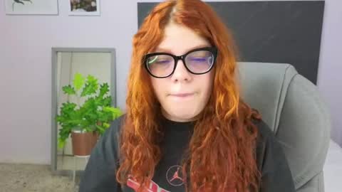Snapshot of lucie_nicolls chatting on January 7, 7:38 pm Lucie   online show from January 7, 7:38 pm