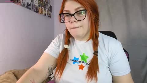 Snapshot of lucie_nicolls chatting on February 26, 7:49 pm Lucie   online show from February 26, 7:49 pm
