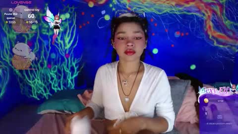 Snapshot of lucie_petite chatting on February 28, 6:53 pm Lucie - online show from February 28, 6:53 pm